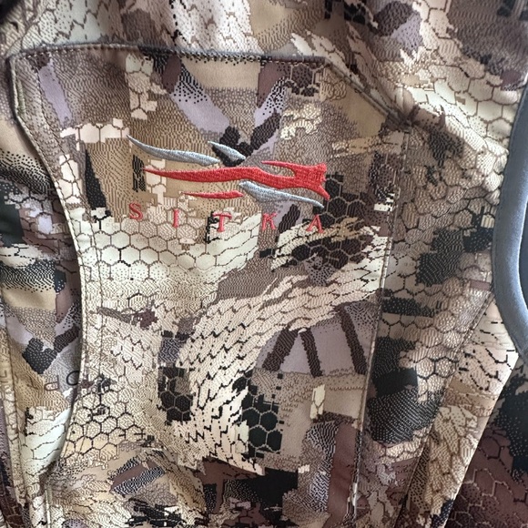 Sitka Brown and Gray Outdoor Camouflage Vest - Picture 2 of 5